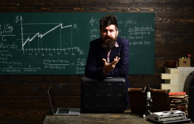 Öğretmen tanımı içinde ders kitabı bulmak için tutee sorar. Eğitim bir yoğun bir şekilde düşünmeye öğretmenler ve öğrenciler resmi bir ortam tercih eden öğretmektir. öğrenme ve insanlar kavramı.