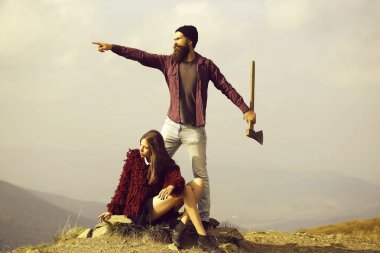 Dağın tepesinde Çift