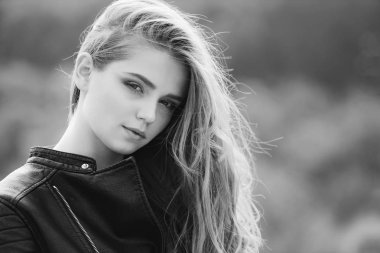 Uzun saçlı kadın..