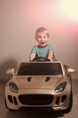 Çocuk sürücü otomatik.