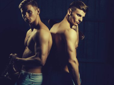 Gövdesi kaslı ikizler