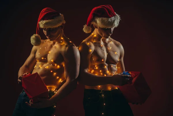 Wywołać chłopców lub sportowca sexy mężczyzn w Boże Narodzenie. — Zdjęcie stockowe