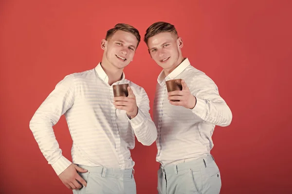 Models standing on red background — Stock Photo, Image