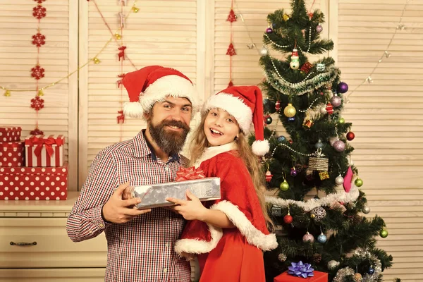 Ragazzina Anno Nuovo Uomo Con Regalo Festa Natale Festa Dei — Foto Stock