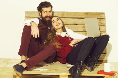 Mutlu genç çift vakit