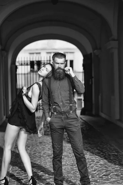 Jovem casal elegante — Fotografia de Stock