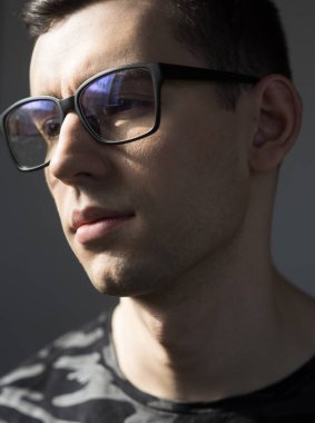 anti-refle veya antiglare camlar. anti-refle veya antiglare kaplama gözlük için gözleri korumak.