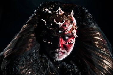 Cadılar Bayramı şeytan. makyaj Cadılar Bayramı şeytan adam. korku ve korku. korkunç karakter. adamın şeytani kurnaz.