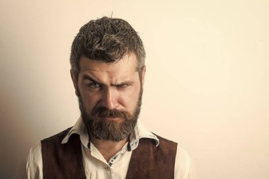 Adam ya da sakallı işadamı.