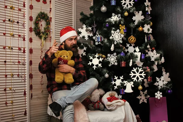 Christmas man with beard on happy face hold bear. — Stock Photo, Image