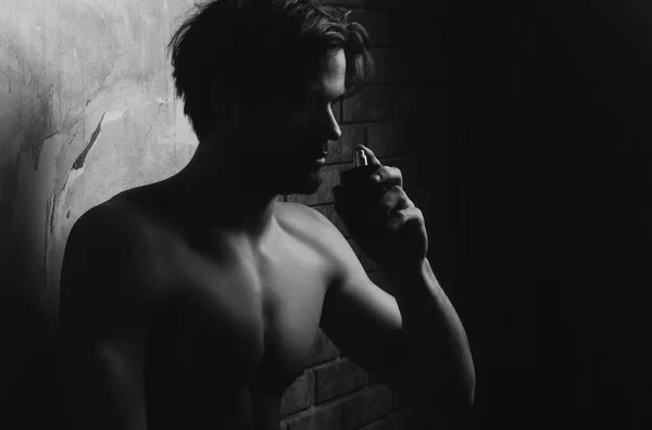 Homem Musculoso Macho Caucasiano Sexy Com Peito Atlético Cheiro Perfume — Fotografia de Stock