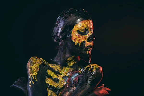 Halloween mujer con cráneo cara pintura babeo saliva — Foto de Stock