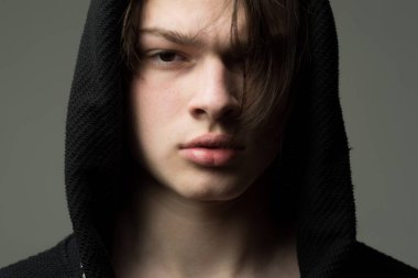 Cilt Bakımı kavramı. Genç sağlıklı deri başlık, Cilt Bakımı altında olan adam. Cilt Bakımı ve damat. Erkekler için cilt bakımı rutin. Bazı alışkanlıklar iyi