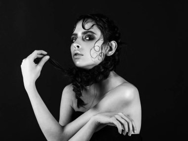 moda saç modeli, moda saçlı kadın kızla güzel model