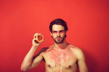 yakışıklı yaratıcı moda makyaj ile tutun greyfurt, vitamin