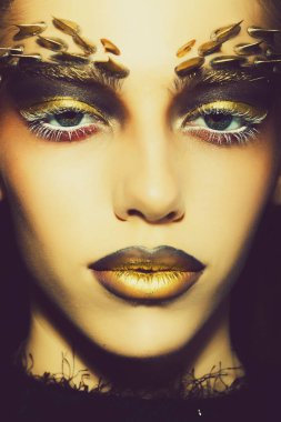 Thorn altın kadın makyaj