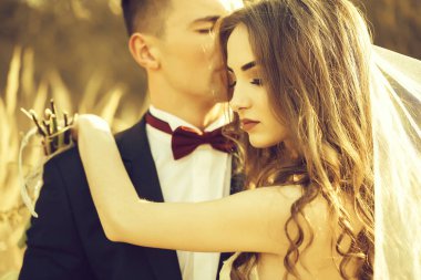 Çift kucaklayan düğün