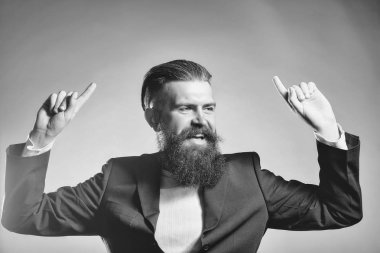 Ceketli sakallı yakışıklı adamı