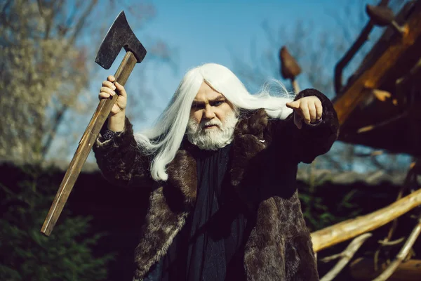 Brutal old druid with axe — Stock Photo, Image