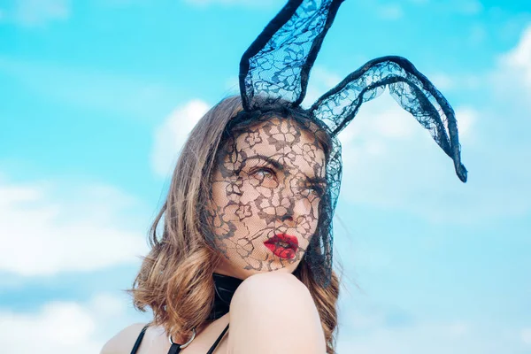 Sensual woman are getting ready for easter holiday. Attractive young woman wearing bunny ears. Close-up portrait. — Stock Photo, Image