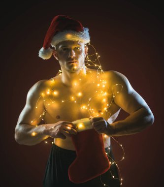 Noel çelenk içinde kas vücut ile.