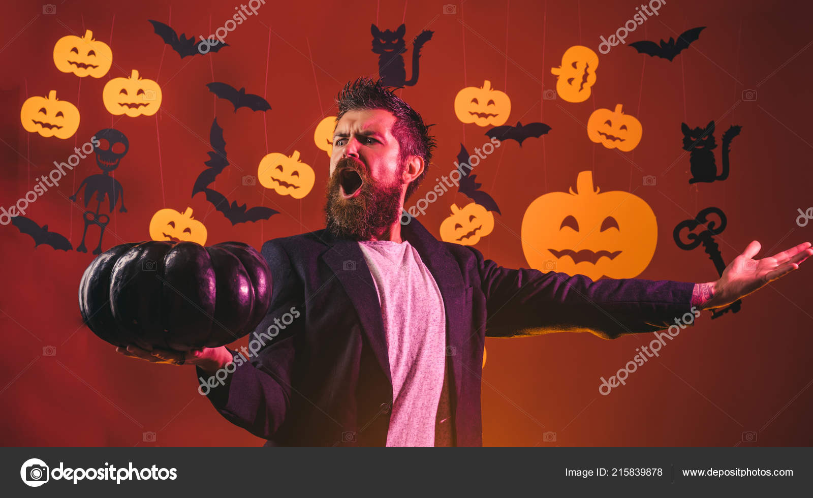 Caras de terror de hombre. Decoración de Halloween y concepto de miedo para papá. Vestidos de Halloween y disfraces de brujas y sombreros de brujas. Gente divertida expresión. Cara de expresión .: Caras de terror de hombre. Decoración de Halloween y concepto de miedo para papá. Vestidos de Halloween y disfraces de brujas y sombreros de brujas. Gente divertida expresión. Cara de expresión .:
