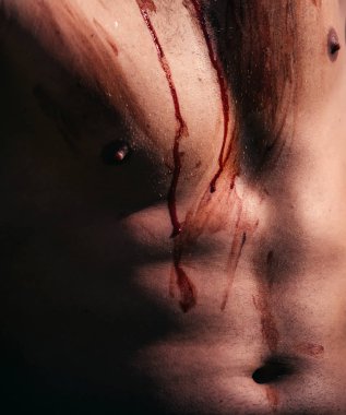 Cadılar Bayramı dekorasyon ve korkutucu kavramı. Cadılar Bayramı arka plan. 31 Ekim. Kanlı vücut, vücut üzerinde kan