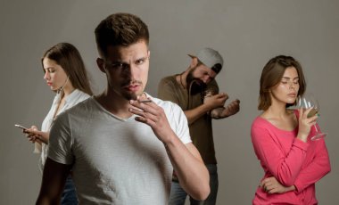 Alkol, sigara ve uyuşturucu da dahil olmak üzere bağımlılık yapan bir grup. Sigara içmeyi bırak. İnsan fizyolojisi kavramı. En Popüler Sosyal Sorunlar. Sigara içerek..
