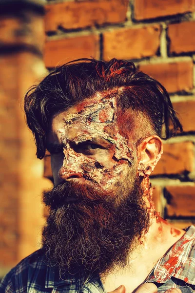 Sakallı zombi adam