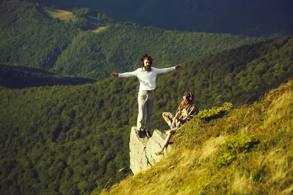 Romantic couple on mountain top — Stock Photo, Image