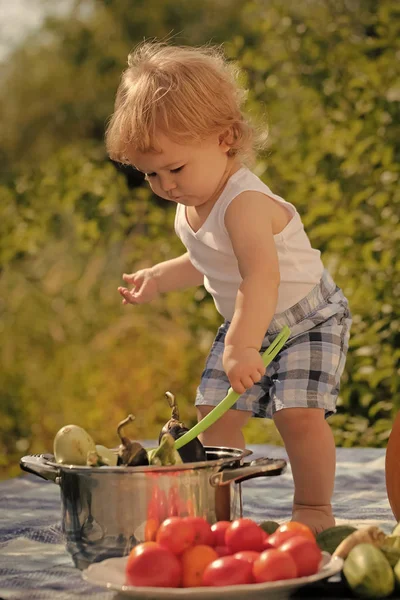 Barn på picknick — Stockfoto