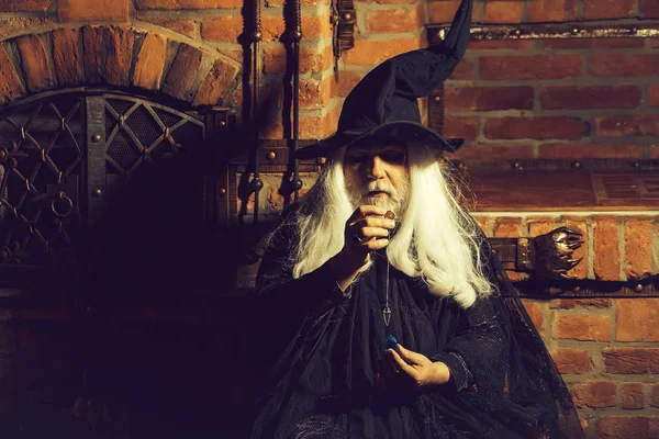 Stary czarodziej z wahadła — Zdjęcie stockowe
