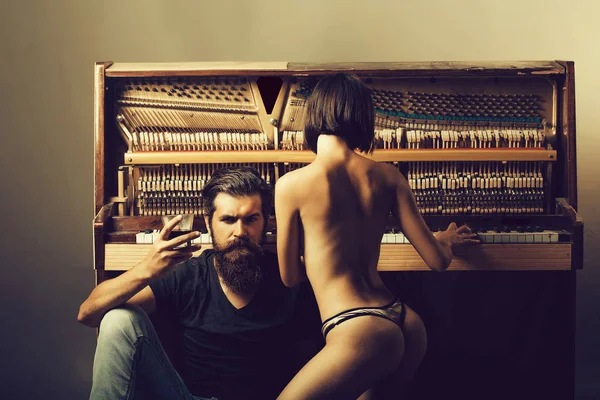 Bearded man and naked woman — Stock Photo, Image