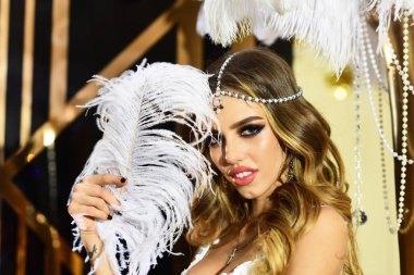 Profesyonel makyaj ile şehvetli kadın. Makyaj Güzellik Salonu modelinde. Sizi karışım güzellik