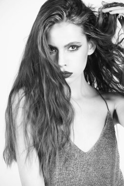 parlak makyaj, moda saç modeli ile güzel kız