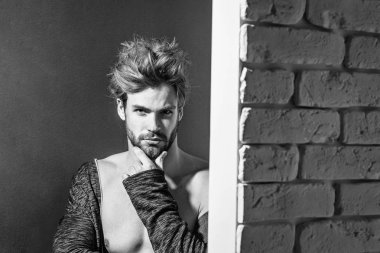 seksi kas sakallı adam