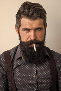 Sakallı adam yasaktır