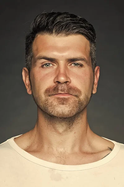 Hombre afeitado con cerdas —  Fotos de Stock