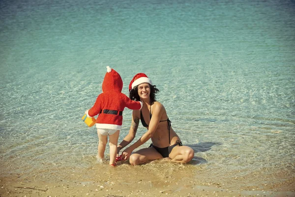 Santa criança, mãe no Natal . — Fotografia de Stock