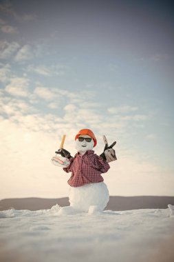 Kask içinde kışın kardan adam Oluşturucu.