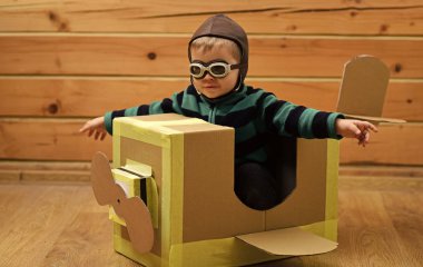 Evlat, pilot Okulu, yenilik. Pilot seyahat, airdrome, hayal gücü. Hava posta teslimi, uçak inşaat. Rüya, kariyer, eğitim karton uçak çocukluk çağında küçük çocuk çocuk oyun macera