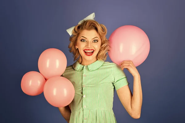 Pin up woman with balloons, birthday. — Stock Photo, Image