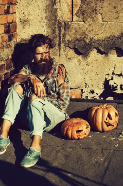 Zombi adam halloween pumpkins ile