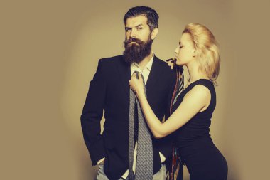 kravat ile genç Çift