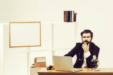 Doktor stetoskop masada ile