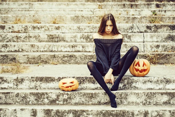 Halloween sexy menina com abóbora — Fotografia de Stock