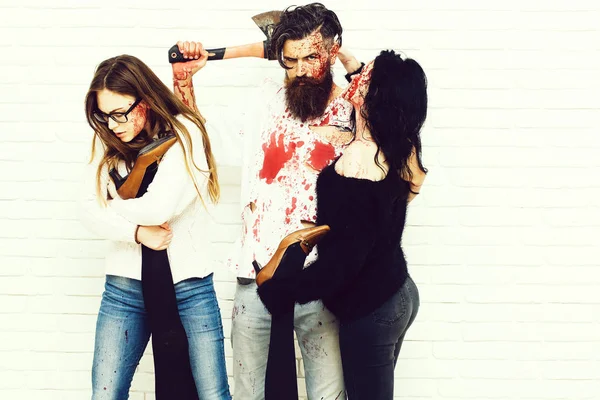 Cadılar Bayramı zombi halkı sakallı adam ve lanet kadınlar