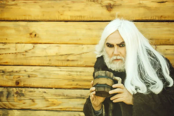 Bearded man with wooden mug — Stock Photo, Image