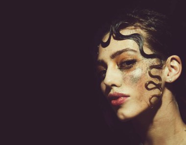 Tatil glitter makyaj moda güzel kızla