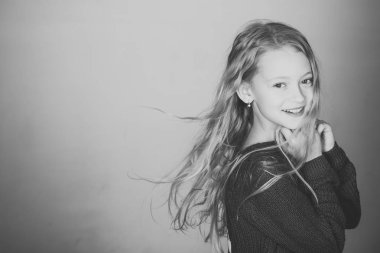 küçük kızın sağlıklı saçlar. küçük kız çocuk, kopya alanı sağlıklı saçlar